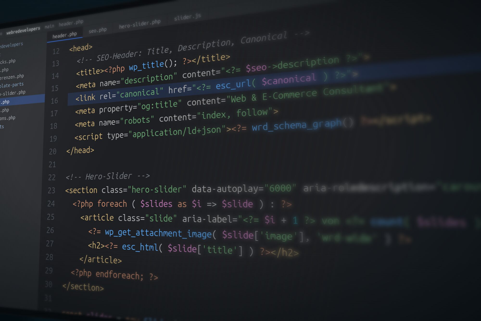 Monitor mit PHP-Quellcode in einem Code-Editor.